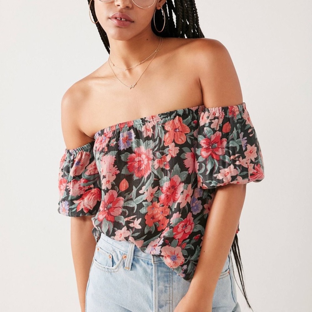 UO Kimchi Blue Floral Off the Shoulder top S